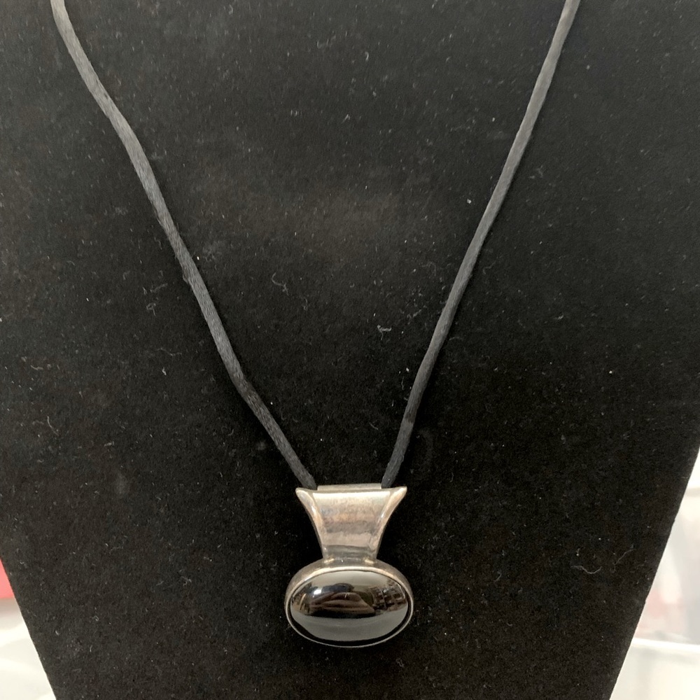 Black pendant necklace